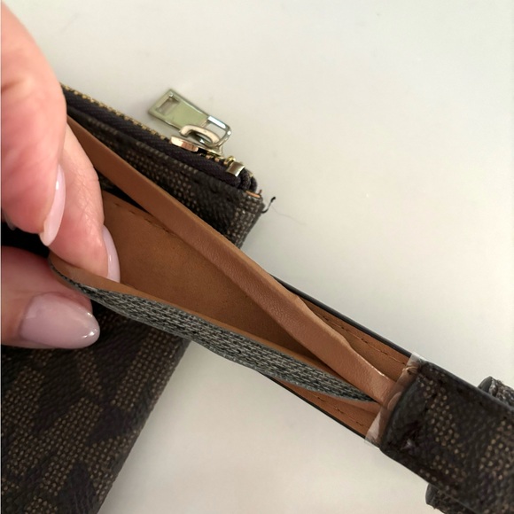 MICHAEL KORS•brown logo jet set belt crossbody bag EUC - Picture 7 of 7